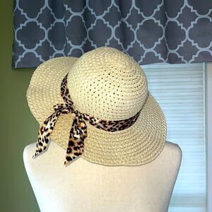 Womens New w tags Beach sun hat with leopard print ribbon